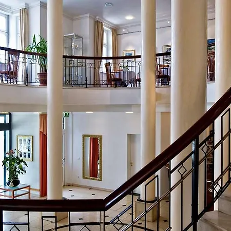 Vju Ruegen فندق 4*