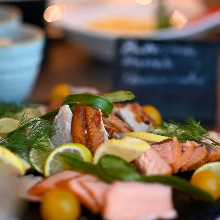 Vju Ruegen فندق 4*